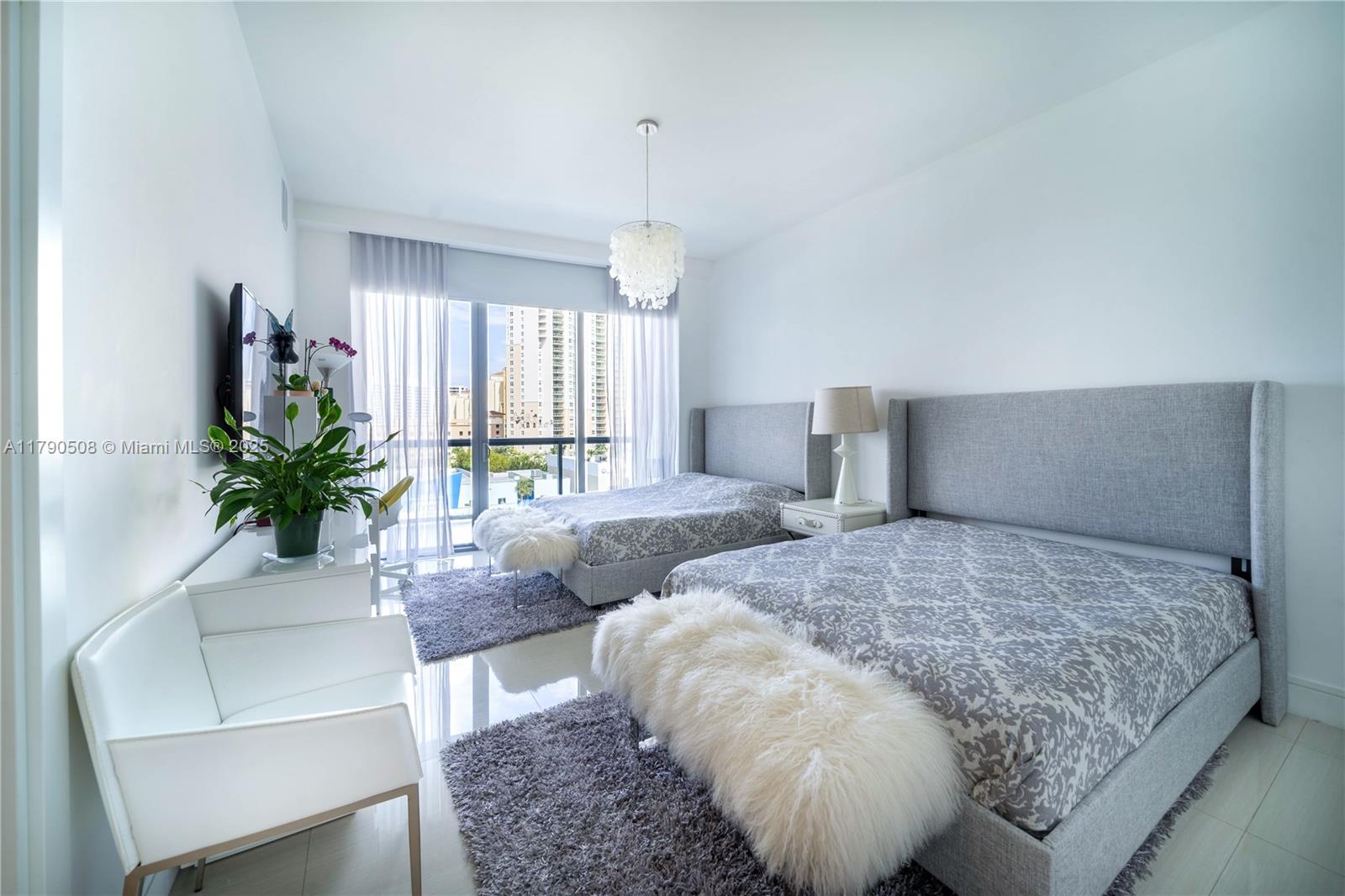 ECHO CONDO - Residential