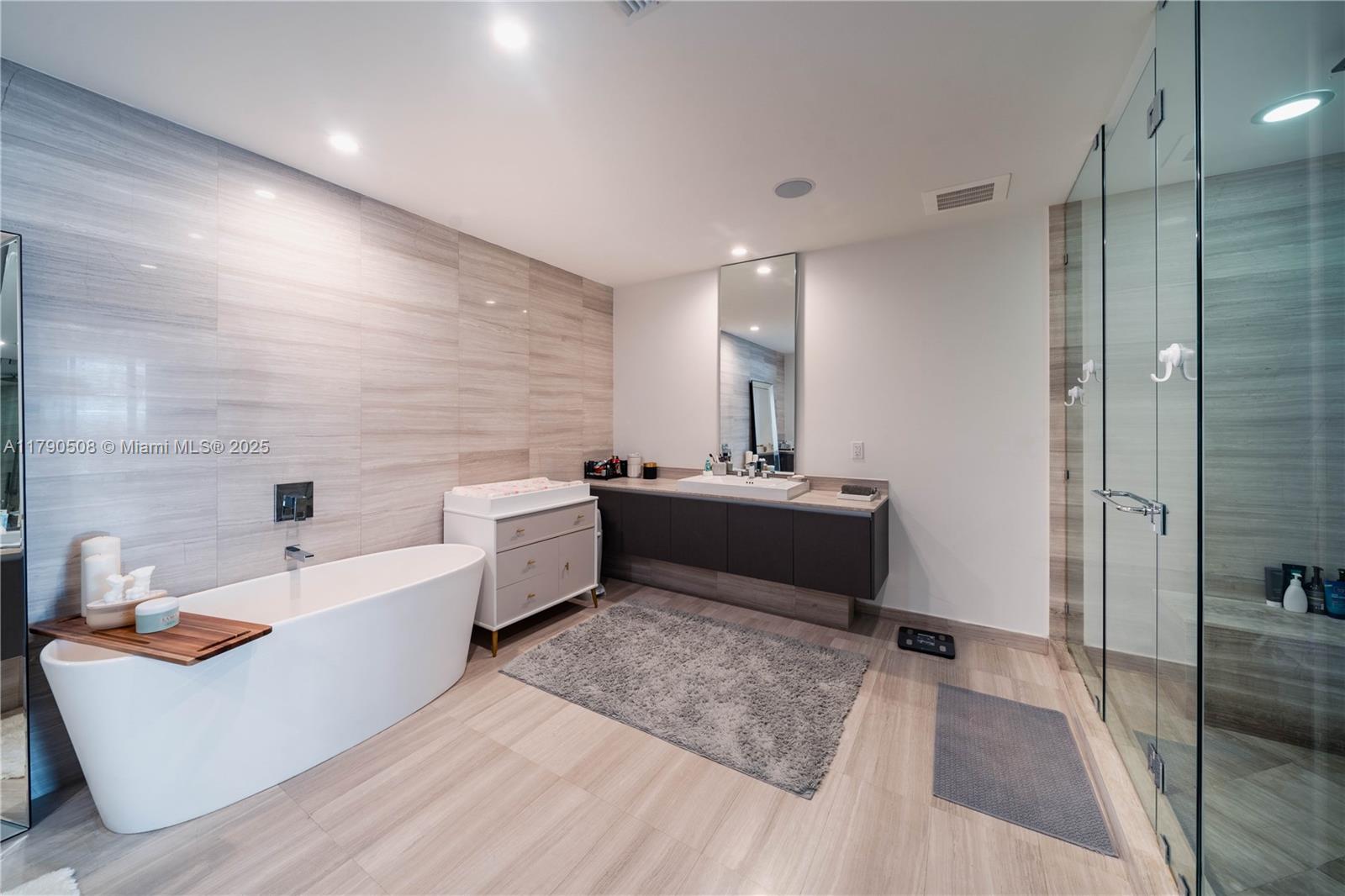 ECHO CONDO - Residential