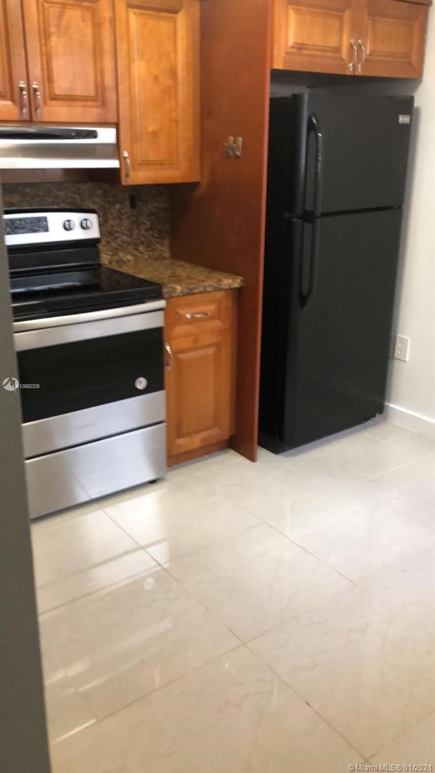 Spacious 3/2 condo ., washer/dryer inside unit. Updated kitchen with granite countertops and opens up to dining/living. Assigned parking with plenty of visitors, super quiet community with access to clubhouse, tennis and community pool. Great Location close to the Turnpike, Dolphin Mall, International Mall.  Easy to show.