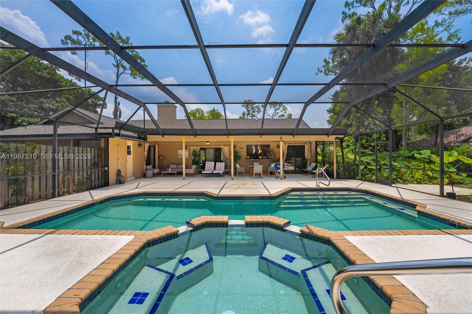 PINEWOOD GROVE OF WELLING - Residential