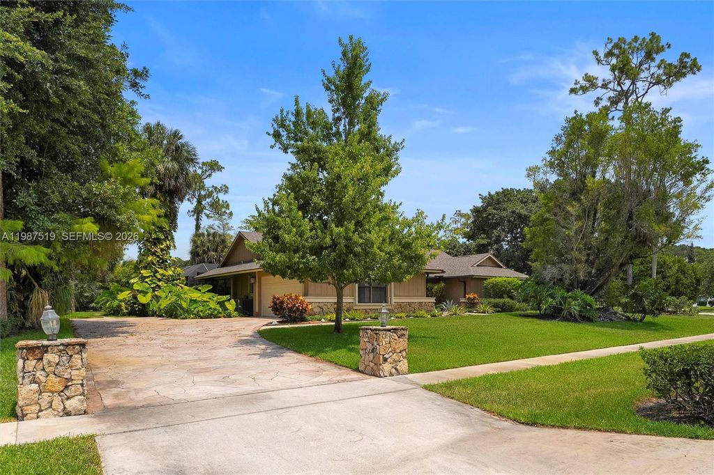 Photo of 196 Scarborough Ter, Wellington, FL 33414 (MLS # A11987519)