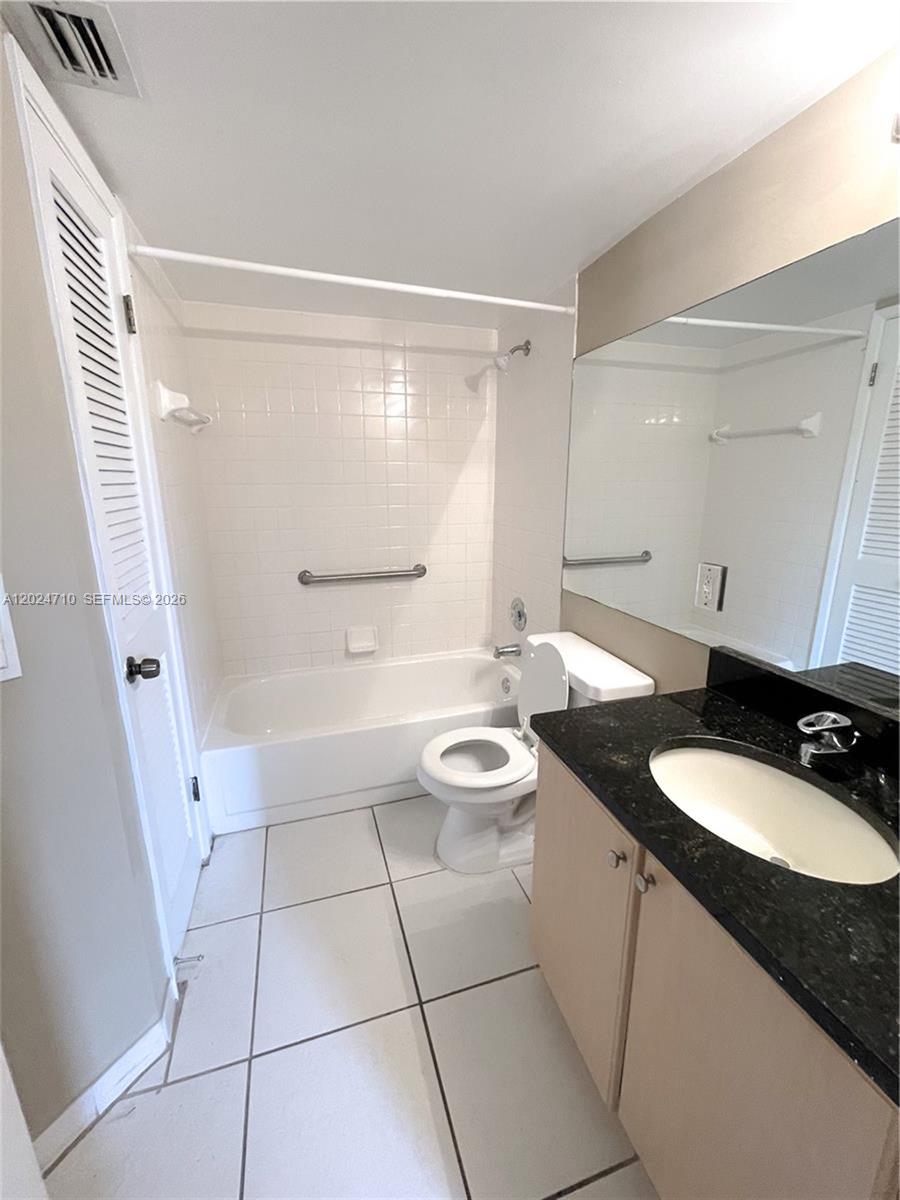 BREEZES AT PALM AIRE COND - Residential Lease
