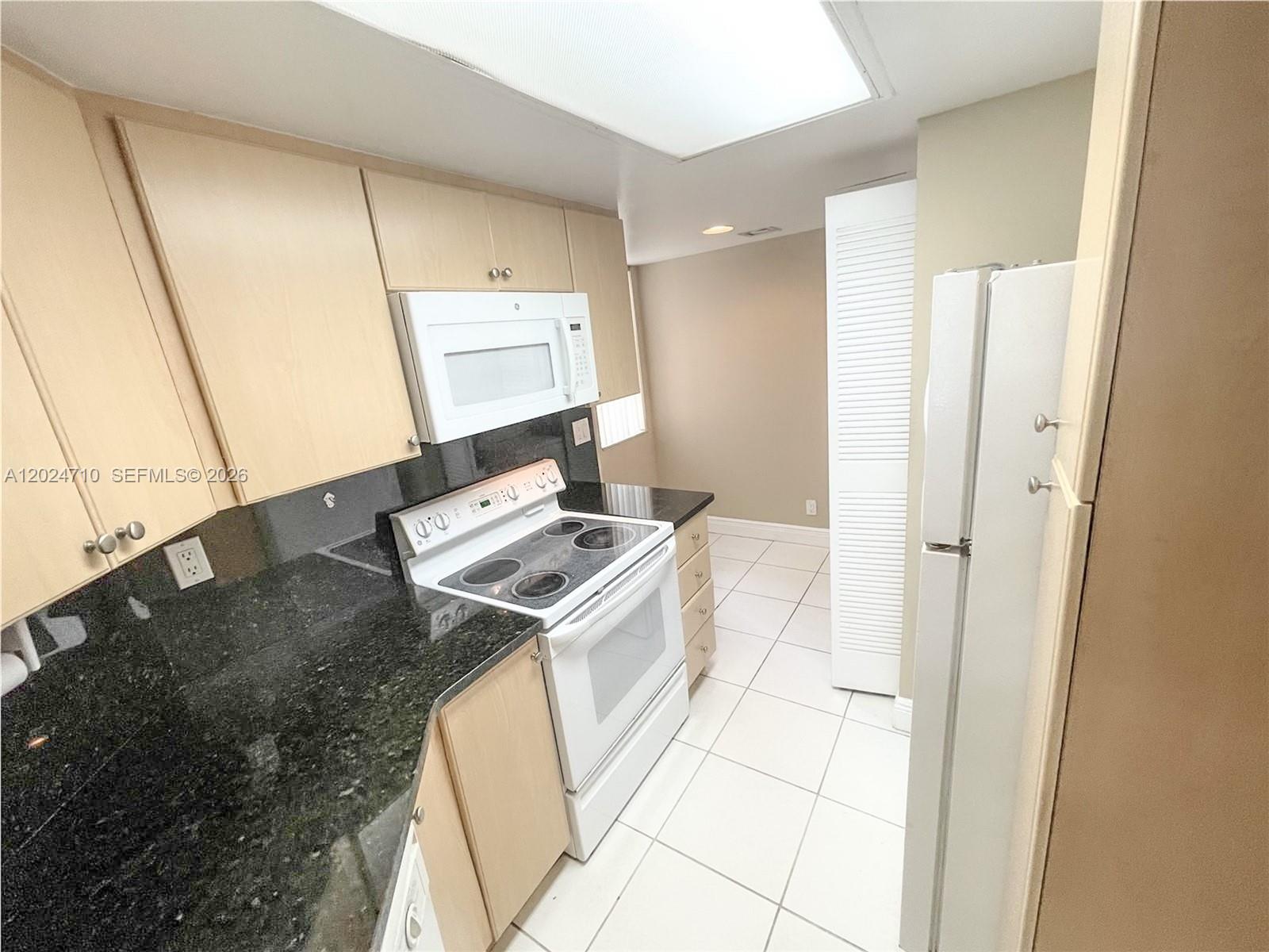 BREEZES AT PALM AIRE COND - Residential Lease