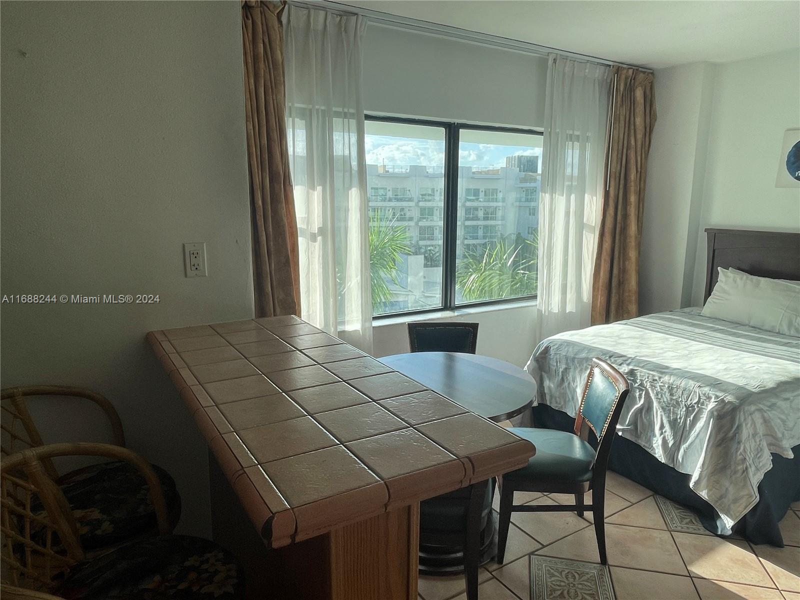 THE CASABLANCA CONDO - Residential