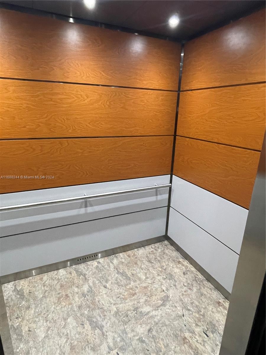 THE CASABLANCA CONDO - Residential