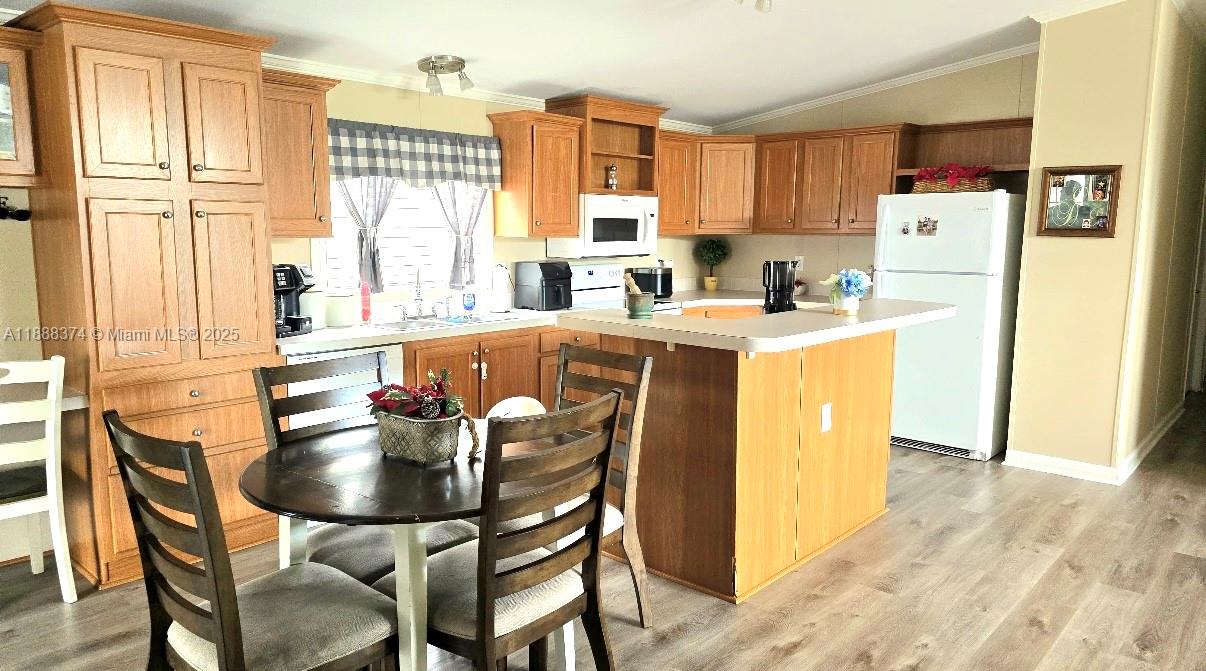 PARADISE VILLAGE - Residential