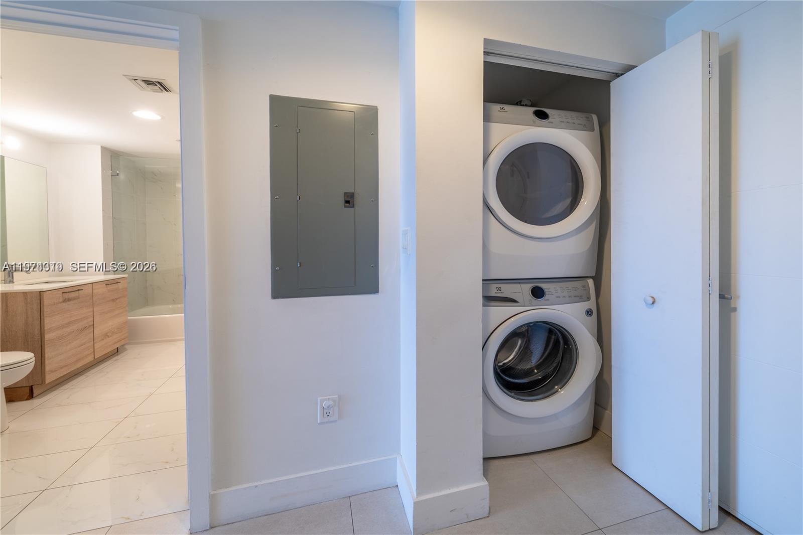 THE HARBOUR SOUTH CONDO - Residential