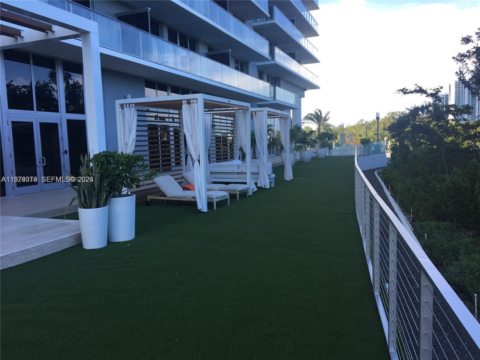 THE HARBOUR SOUTH CONDO - Residential