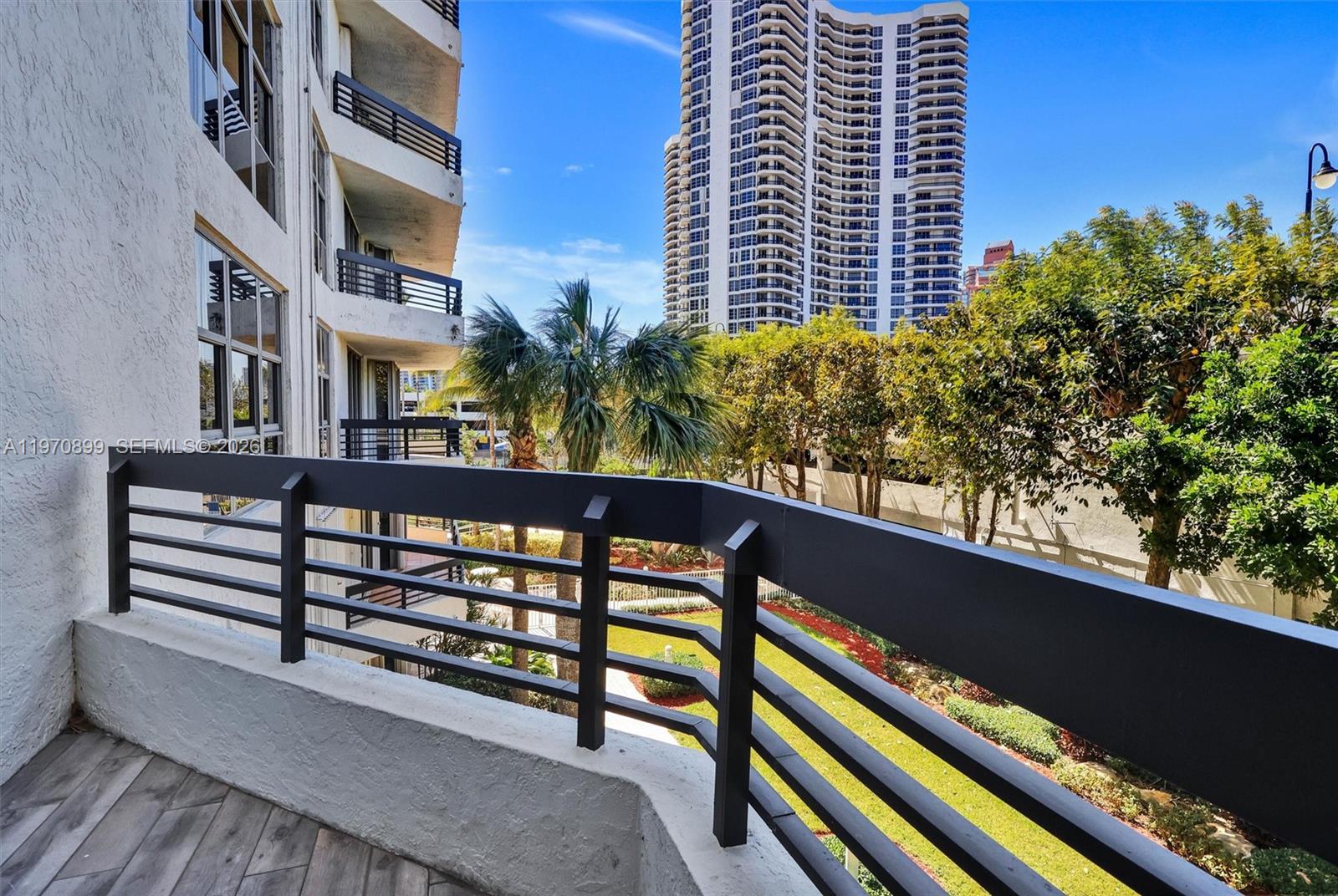 MYSTIC POINTE TOWER 400 C - Residential