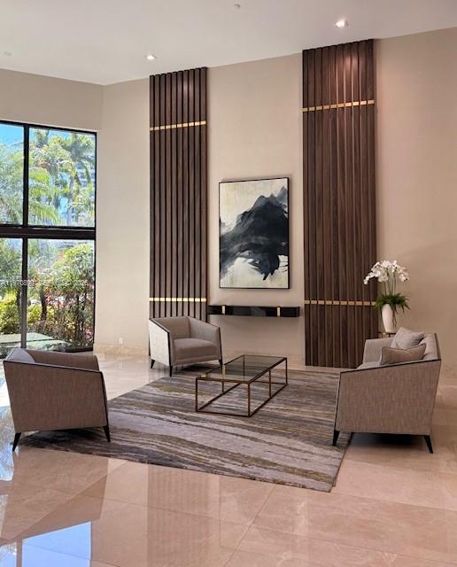 MYSTIC POINTE TOWER 400 C - Residential