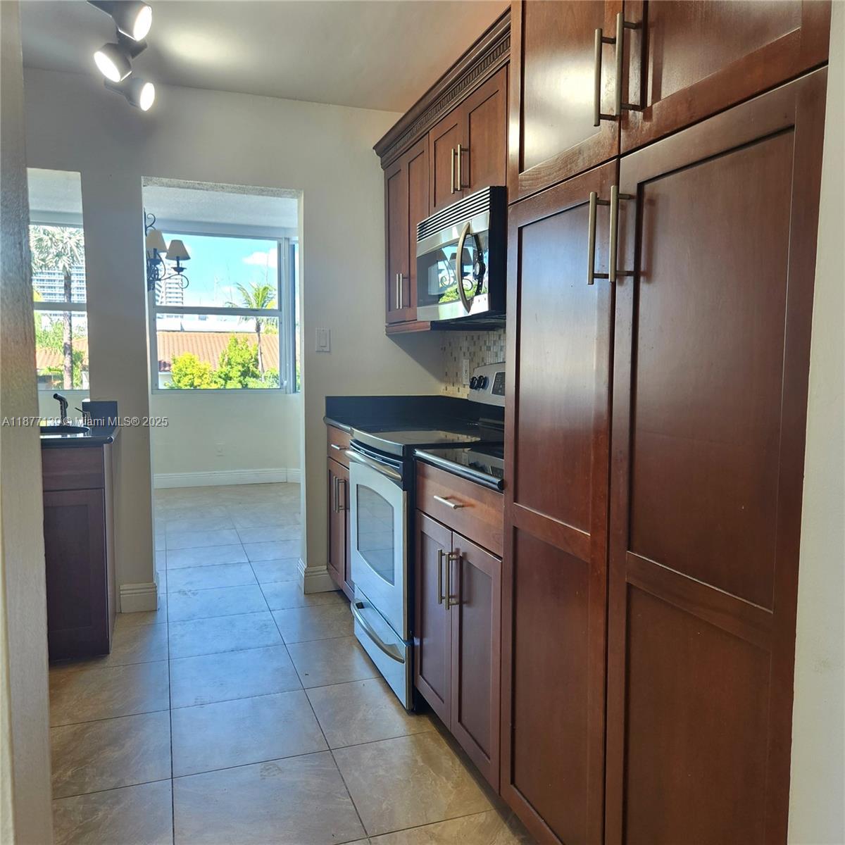 REEF WEST CONDO - Residential Lease