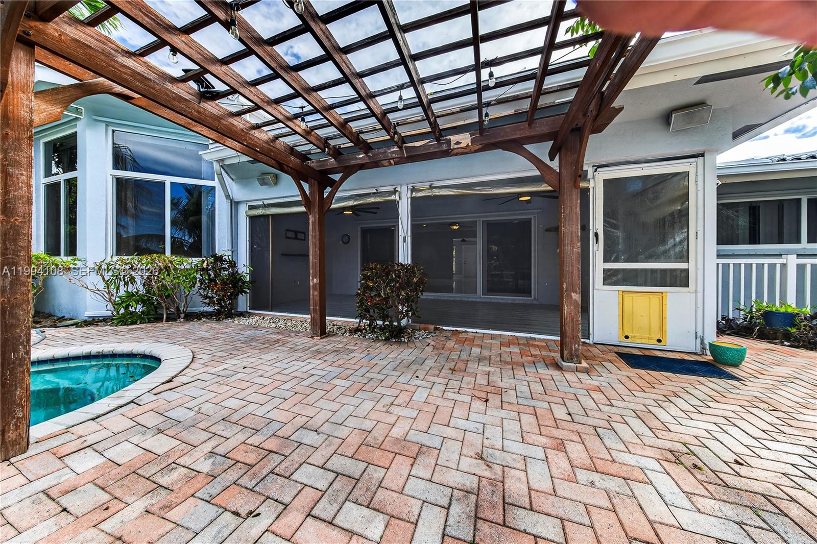 CORAL SHORES AMEND PLAT - Residential