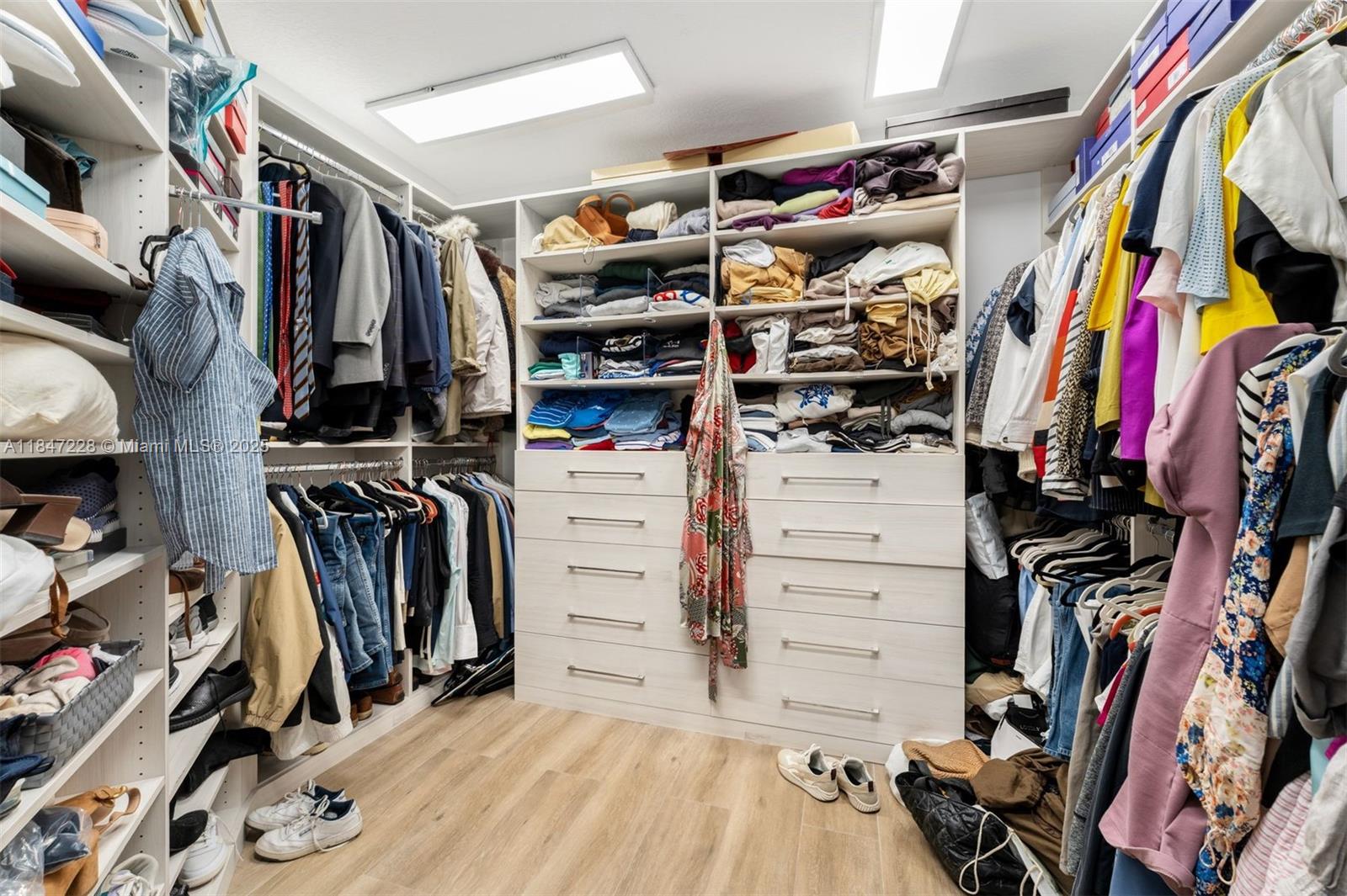 HOLLYWOOD HILLS NORTH SEC - Residential