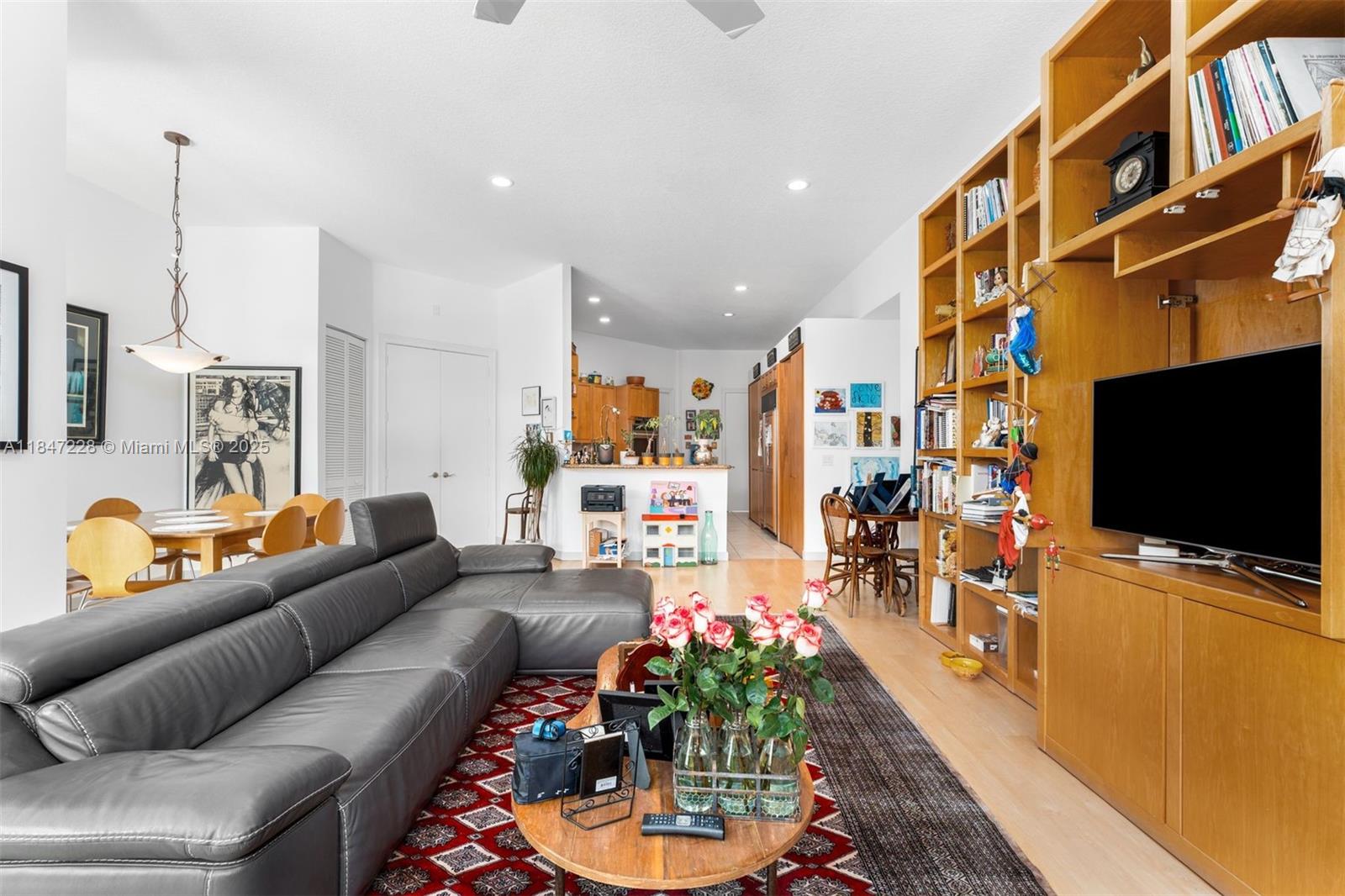 HOLLYWOOD HILLS NORTH SEC - Residential