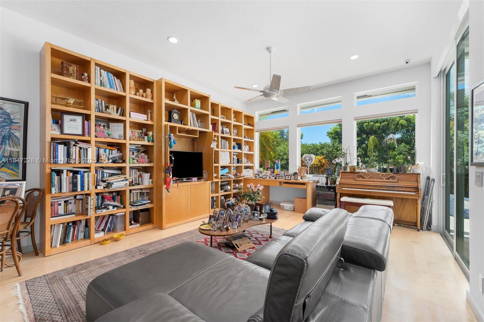 HOLLYWOOD HILLS NORTH SEC - Residential