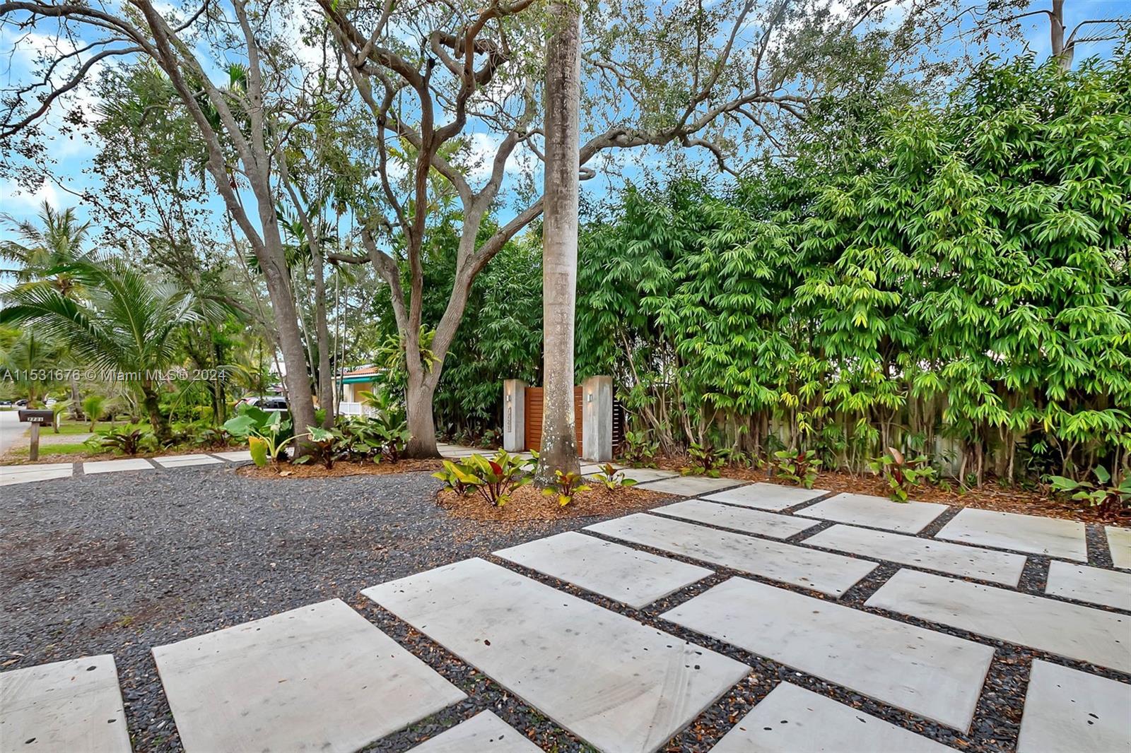 PINECREST VILLAS - Residential