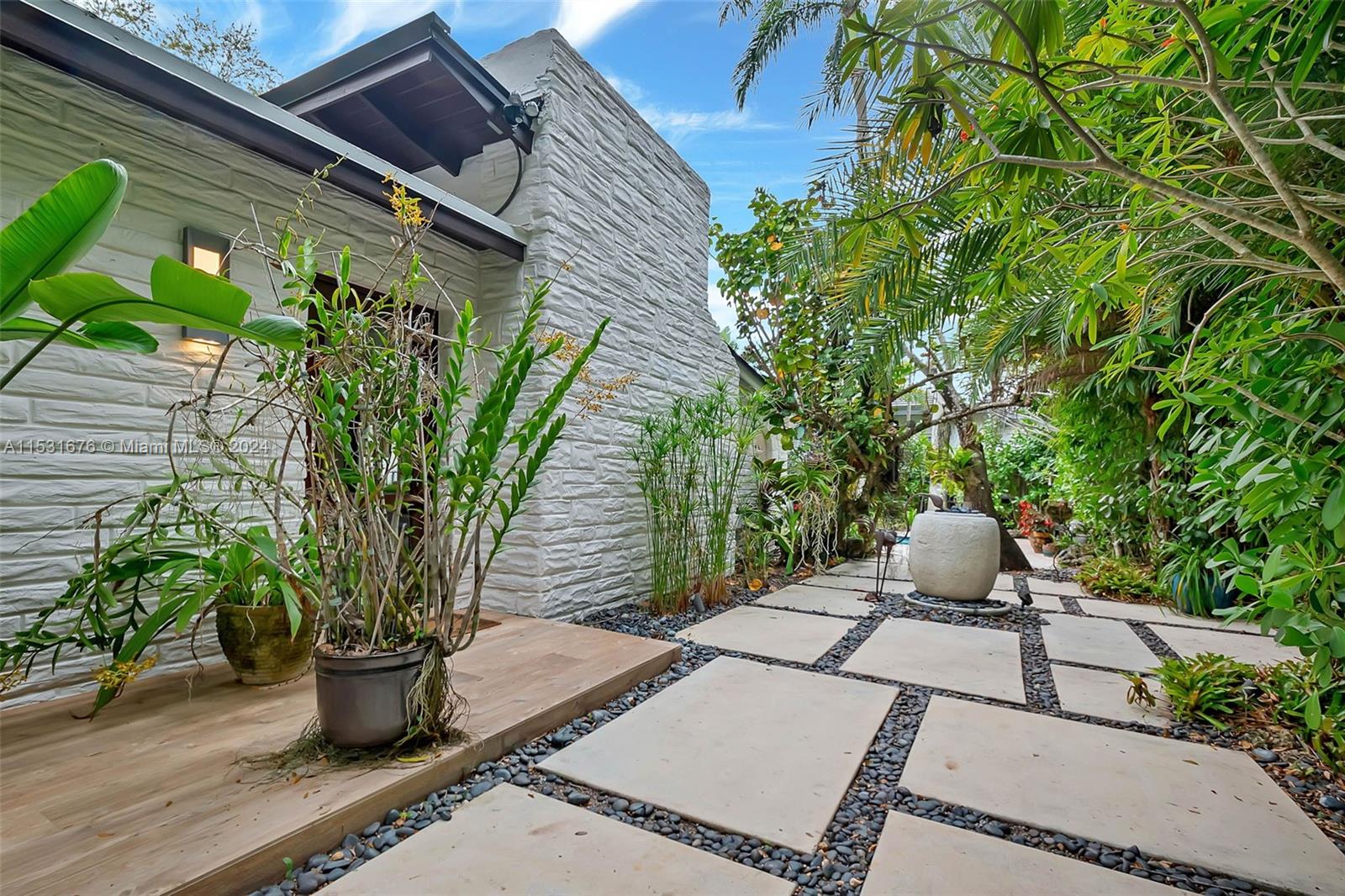 PINECREST VILLAS - Residential