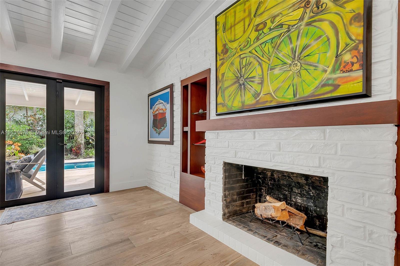 PINECREST VILLAS - Residential