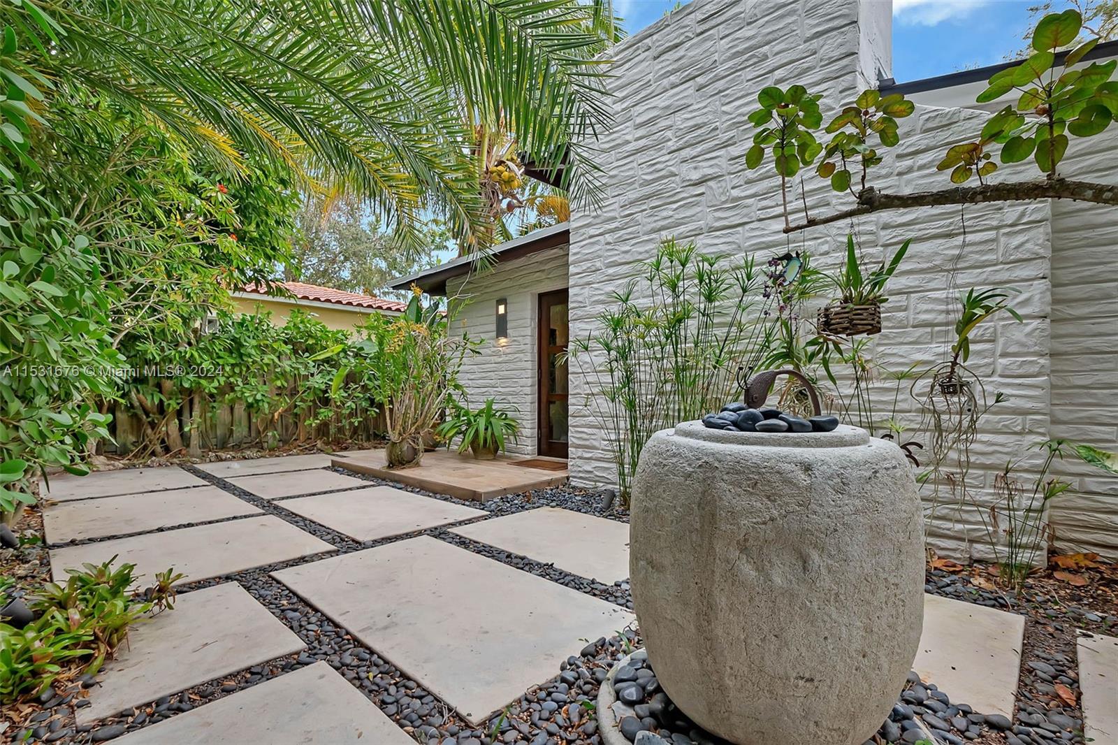 PINECREST VILLAS - Residential