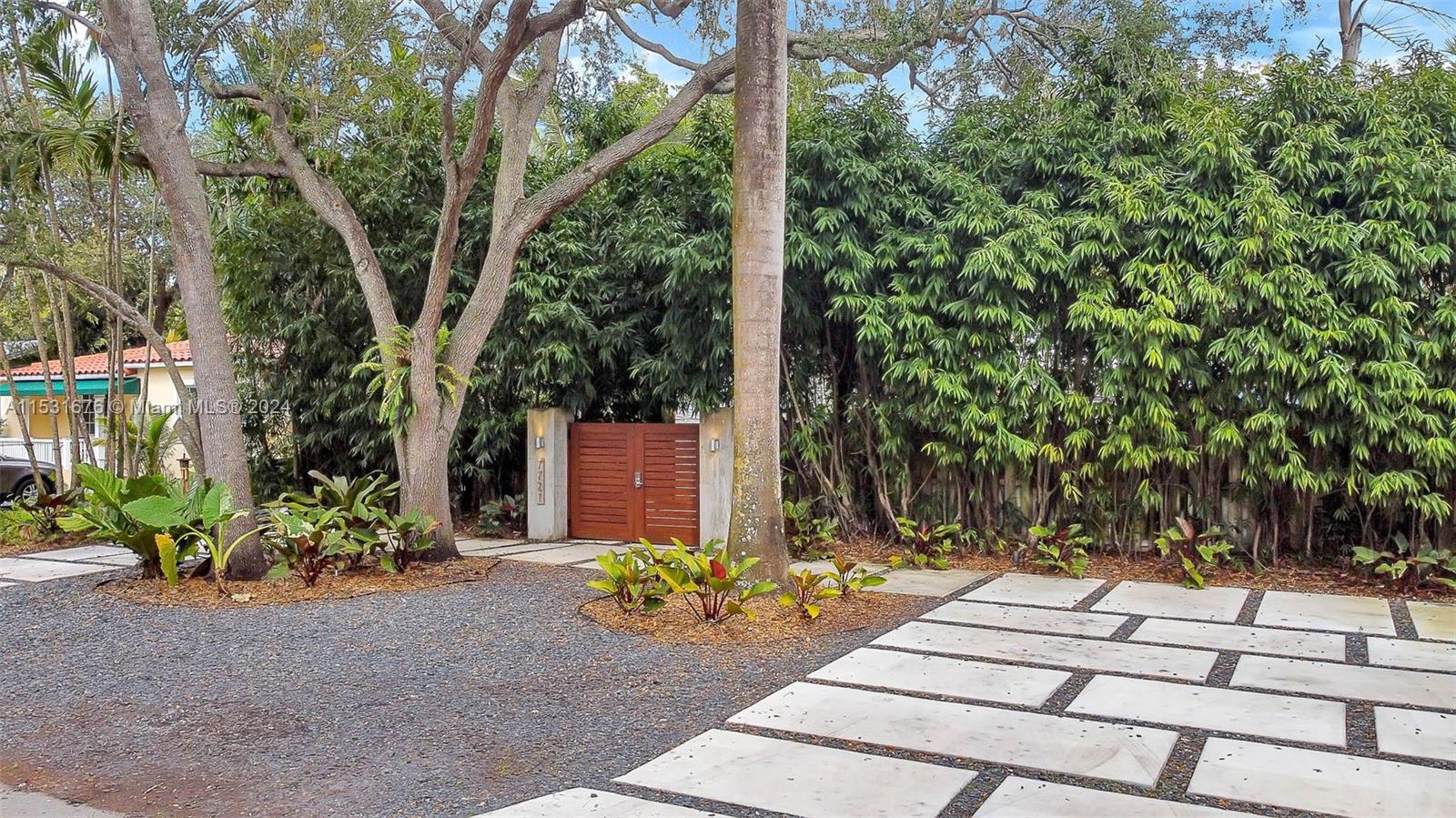 PINECREST VILLAS - Residential