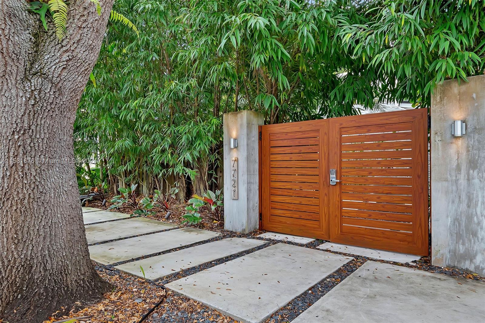 PINECREST VILLAS - Residential