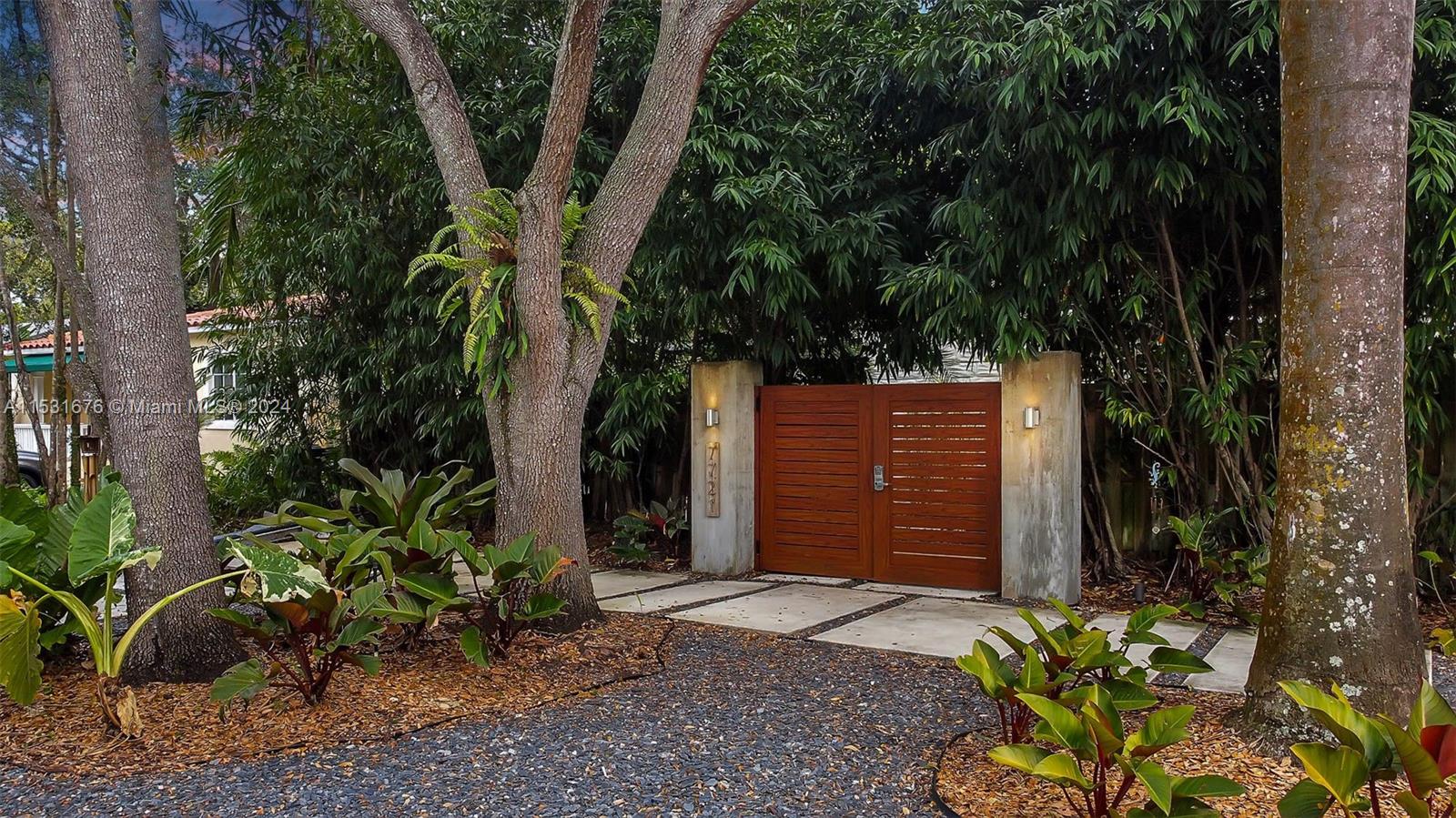 PINECREST VILLAS - Residential