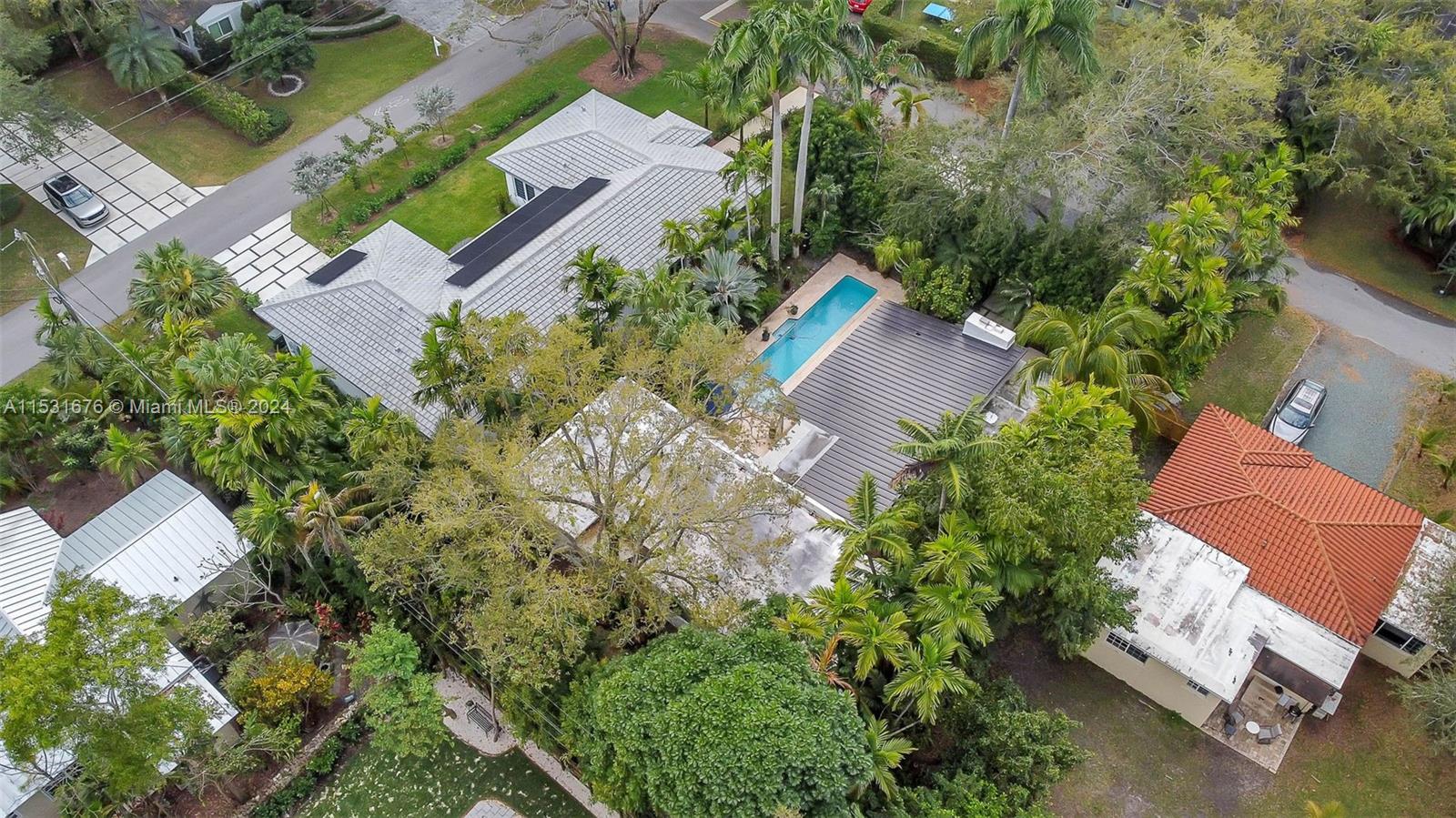 PINECREST VILLAS - Residential