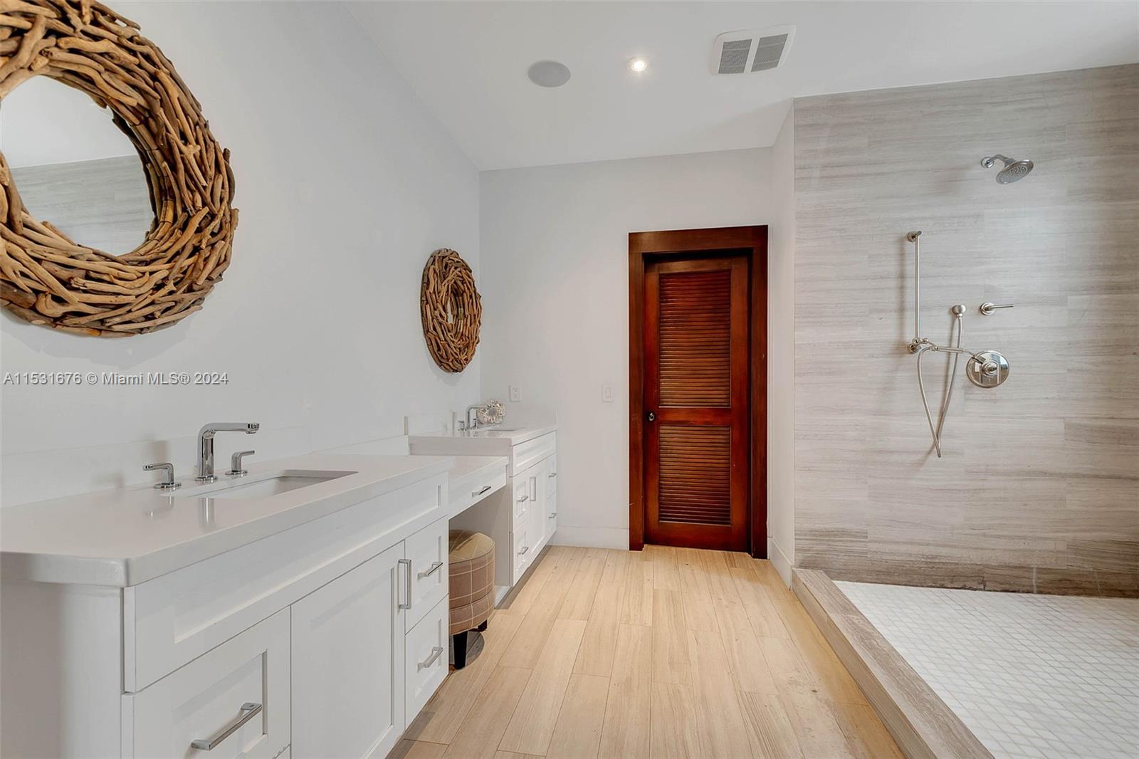 PINECREST VILLAS - Residential