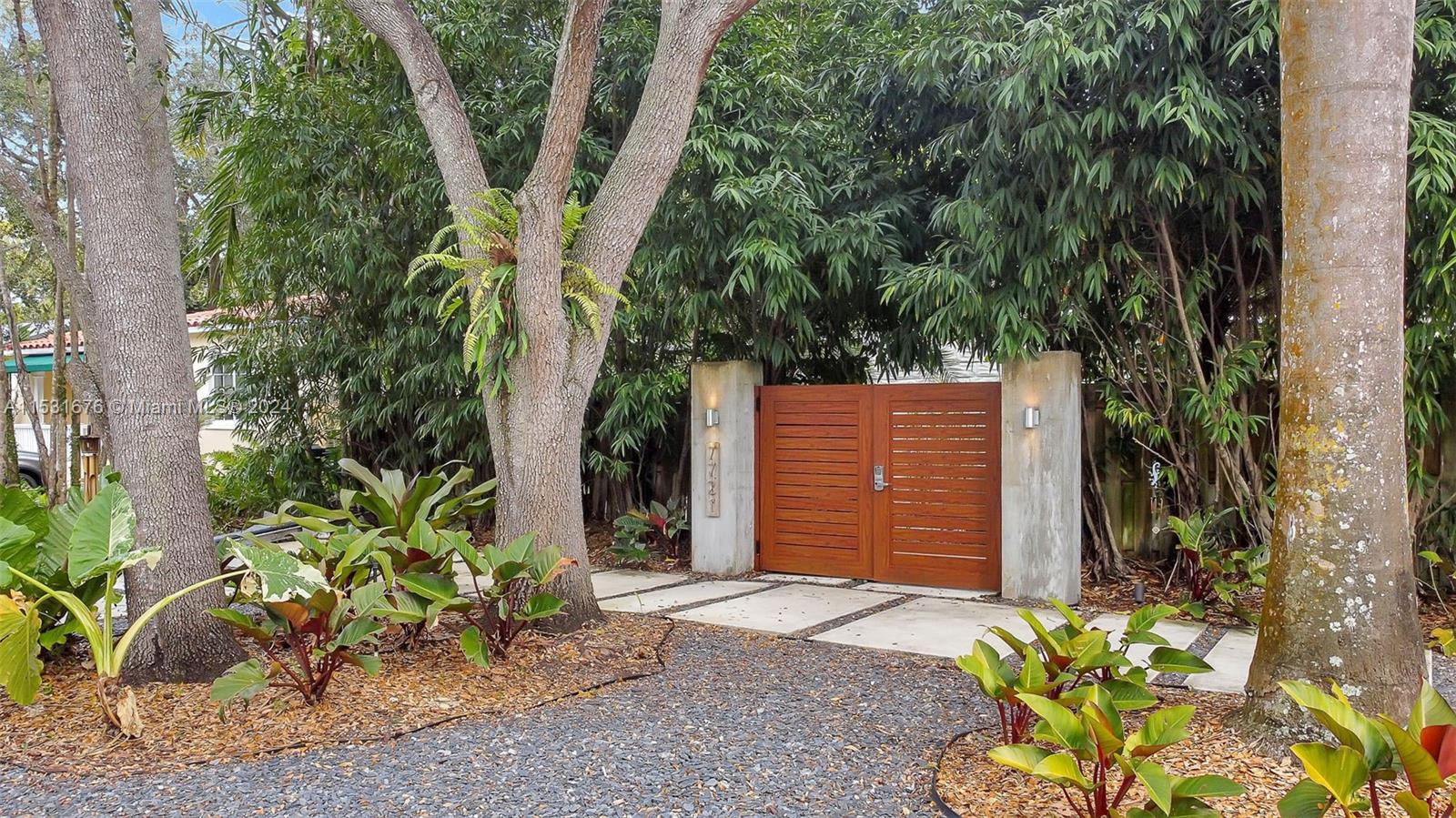 PINECREST VILLAS - Residential