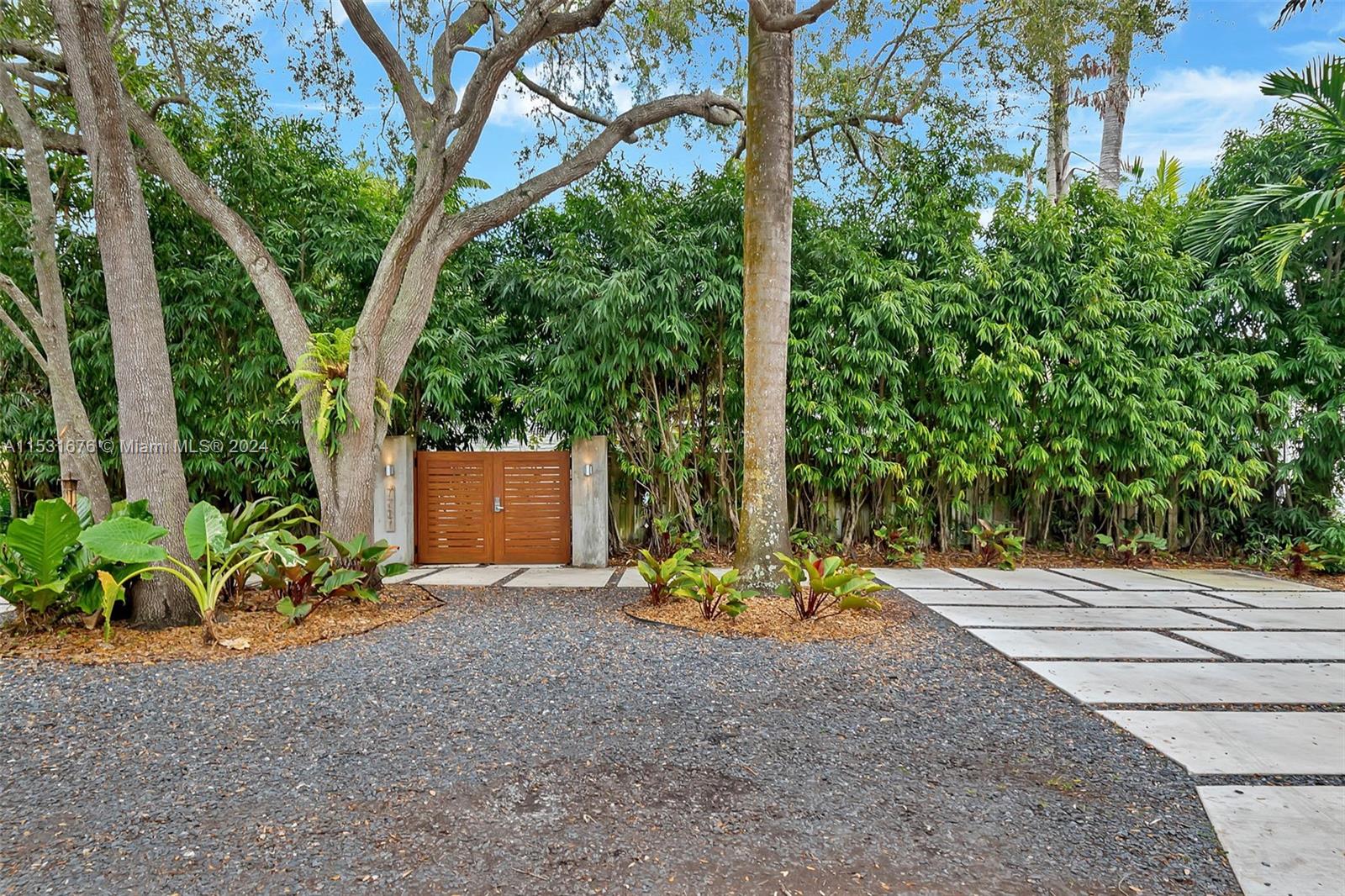 PINECREST VILLAS - Residential