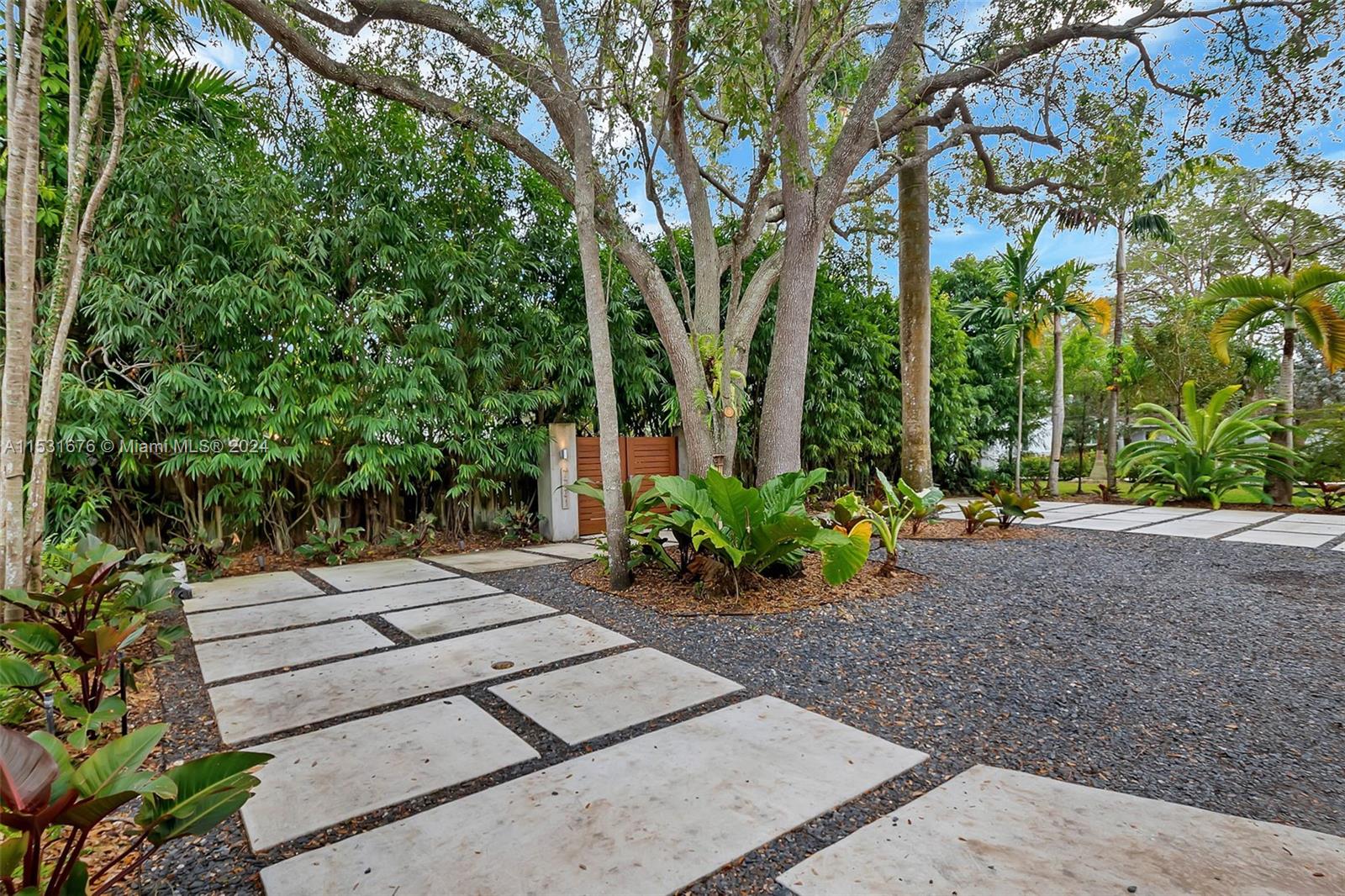 PINECREST VILLAS - Residential