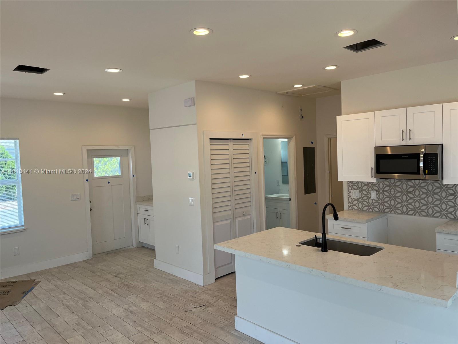 LAKE WORTH TOWN OF - Residential Lease