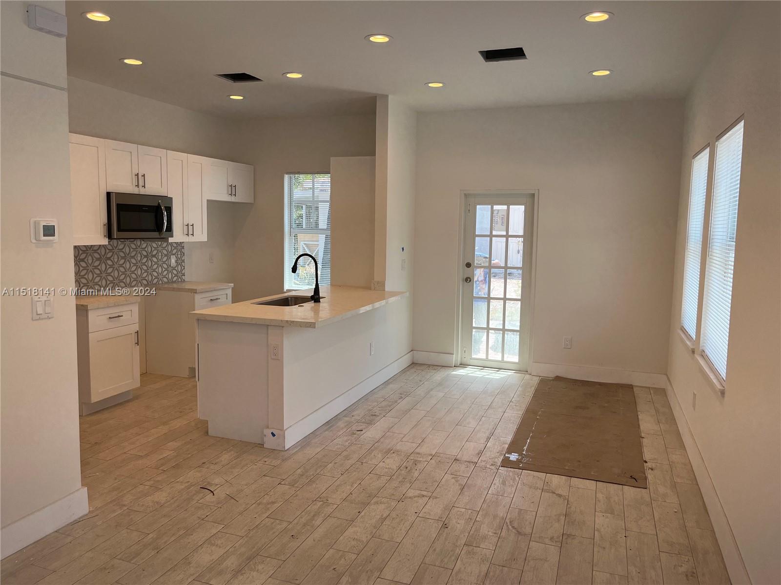 LAKE WORTH TOWN OF - Residential Lease