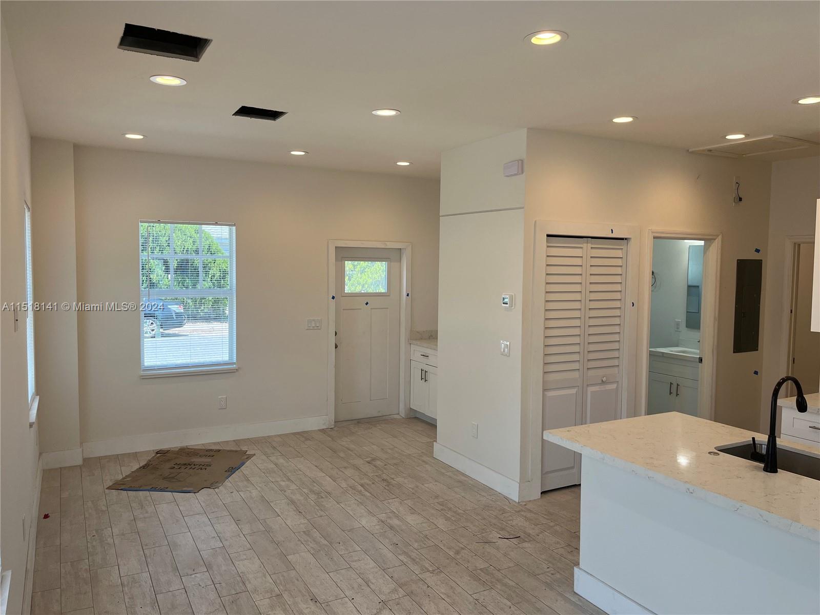 LAKE WORTH TOWN OF - Residential Lease