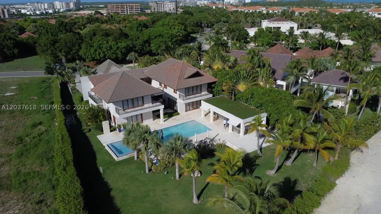 0 La Palmas - Image 1