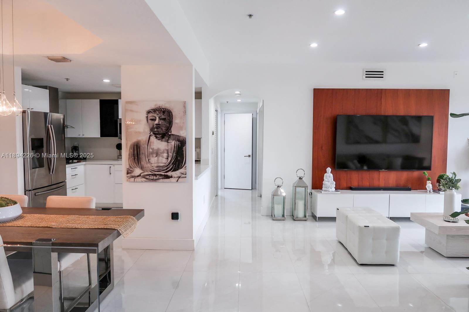 THE COURTS AT DORAL ISLES - Residential Lease