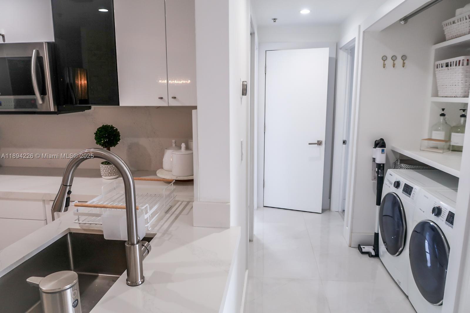THE COURTS AT DORAL ISLES - Residential Lease