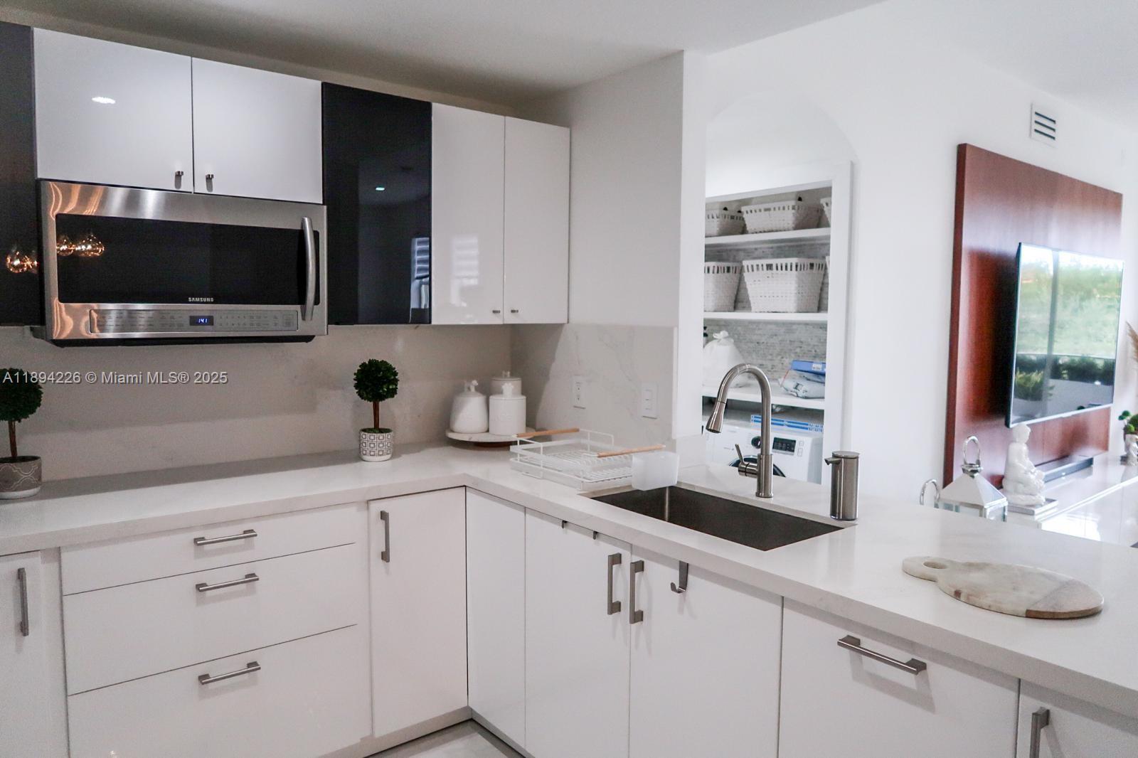 THE COURTS AT DORAL ISLES - Residential Lease