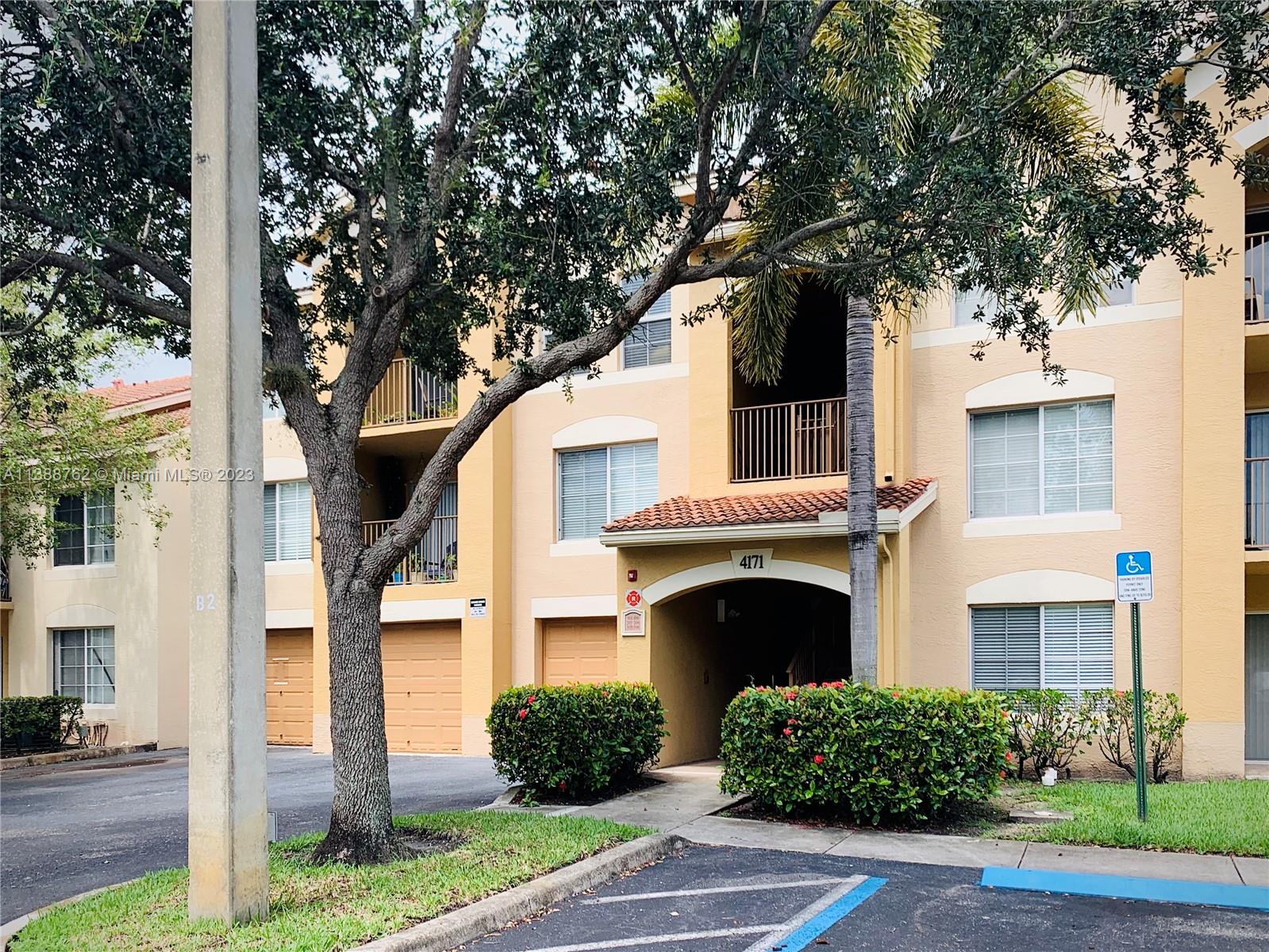 Bright and large one bedroom and 1 bathroom condo, with high ceilings and fantastic open balcony with beautiful lake views! Beautiful sunsets. Open kitchen concept, and high vaulted ceilings. All painted in neutral colors. Located in Emerald Isles, this gated community offers lots of amenities such as swimming pool, tennis courts, exercise room, basketball etc. Great location at 10 minutes from City Place and downtown. Rent includes hotwire basic cable and high-speed internet & water/sewer. Easy to show!