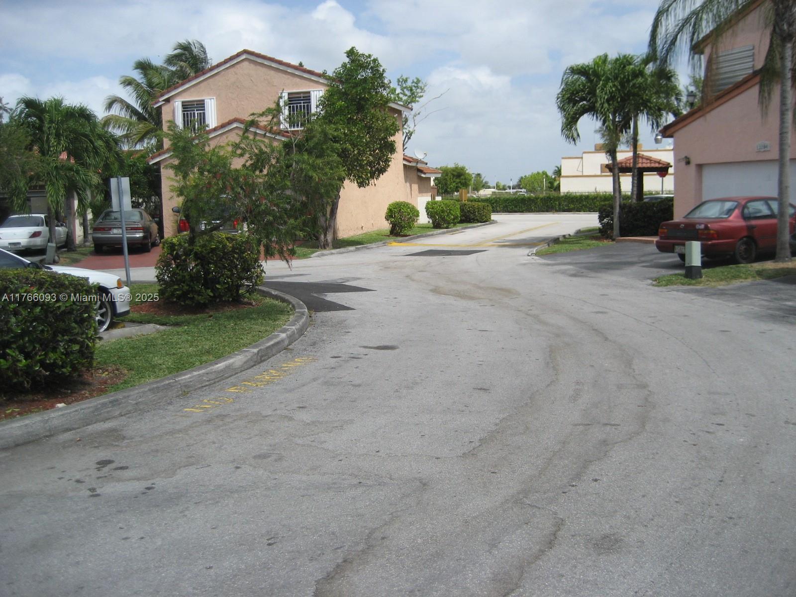 TAMIAMI LAKES SEC 5 - Residential Lease