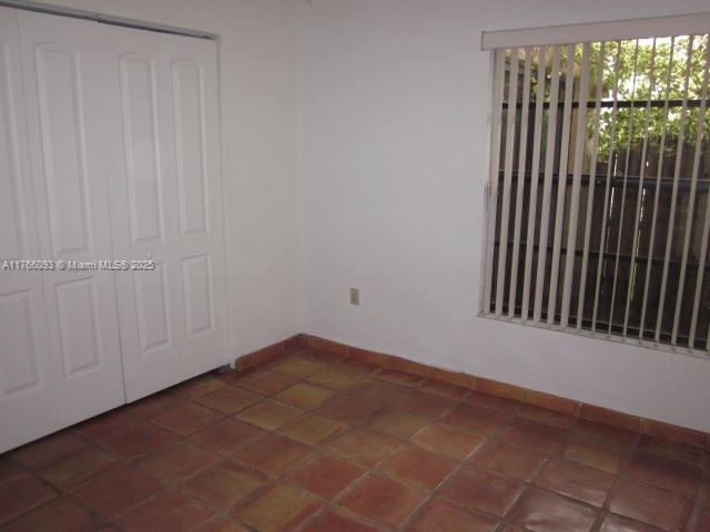 TAMIAMI LAKES SEC 5 - Residential Lease