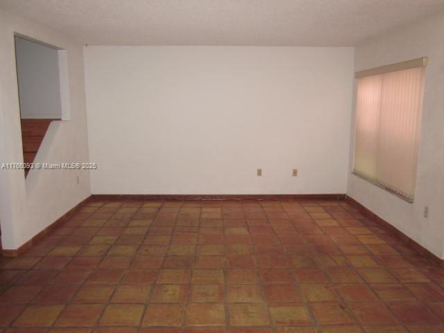 TAMIAMI LAKES SEC 5 - Residential Lease