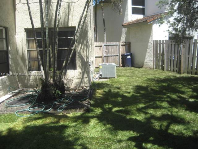 TAMIAMI LAKES SEC 5 - Residential Lease