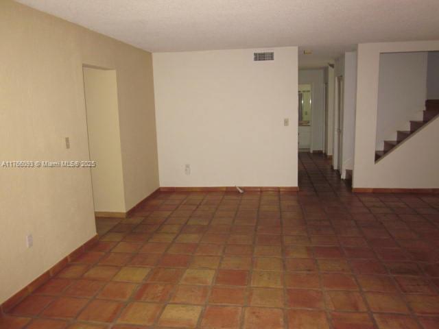 TAMIAMI LAKES SEC 5 - Residential Lease