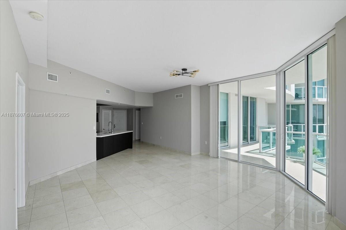 ST TROPEZ ON THE BAY 1 CO - Residential Lease