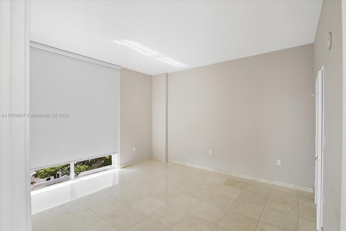 ST TROPEZ ON THE BAY 1 CO - Residential Lease