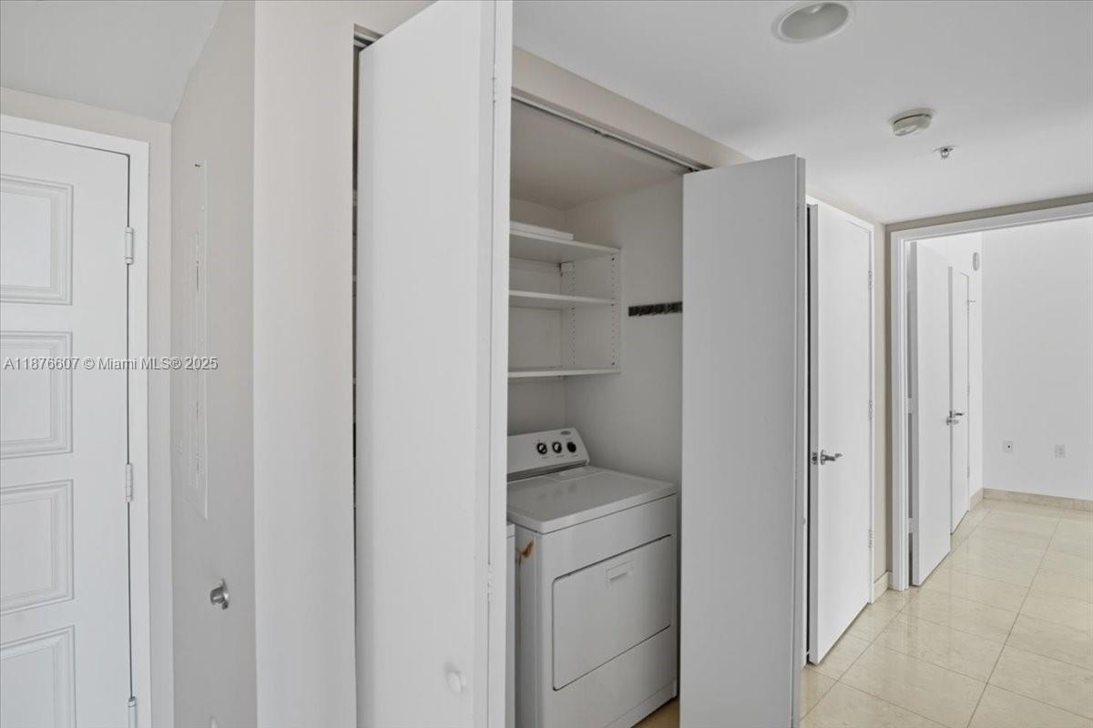 ST TROPEZ ON THE BAY 1 CO - Residential Lease