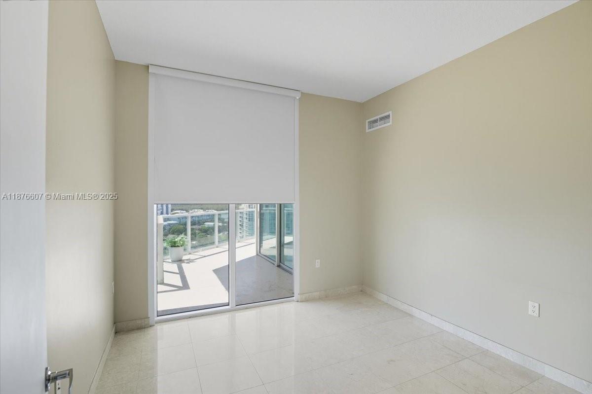 ST TROPEZ ON THE BAY 1 CO - Residential Lease