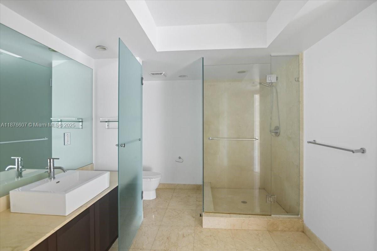 ST TROPEZ ON THE BAY 1 CO - Residential Lease