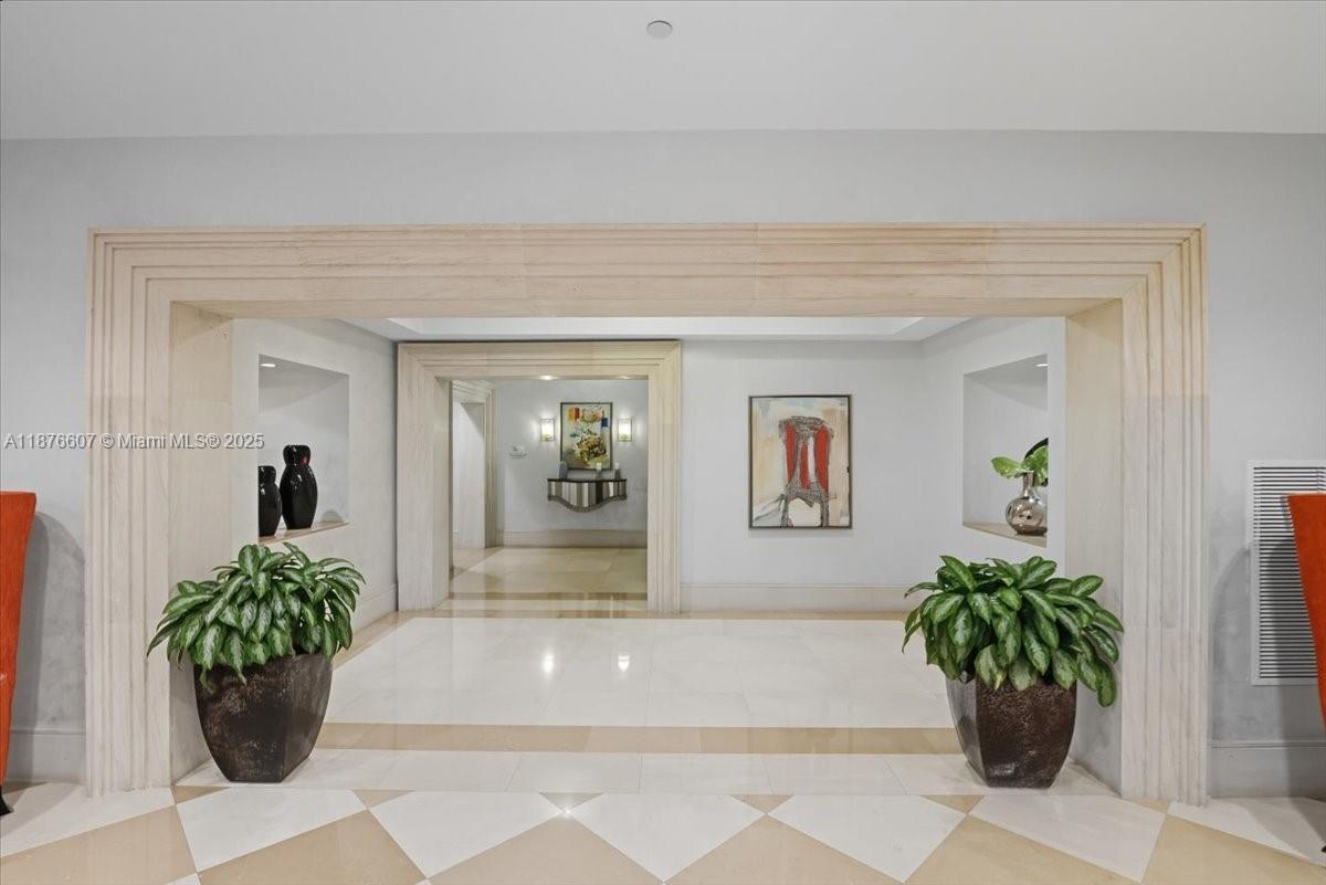 ST TROPEZ ON THE BAY 1 CO - Residential Lease